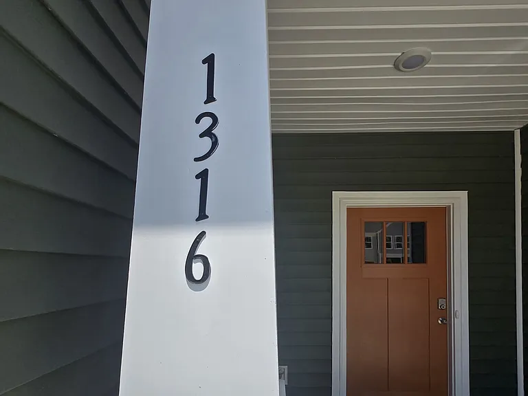 1316 Maplesmith Way — Photo 2