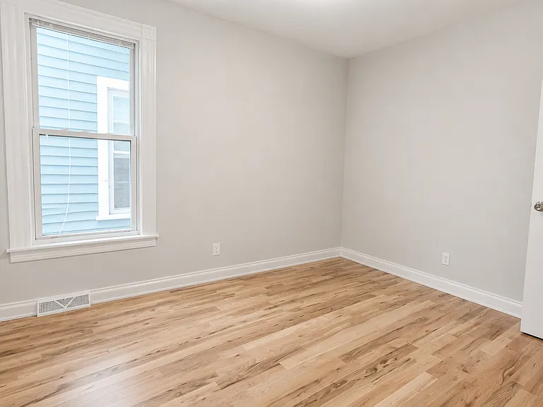 17 Elliott St #1 — Photo 4