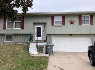 1422 S Newcastle Rd, Grand Island, NE 68801