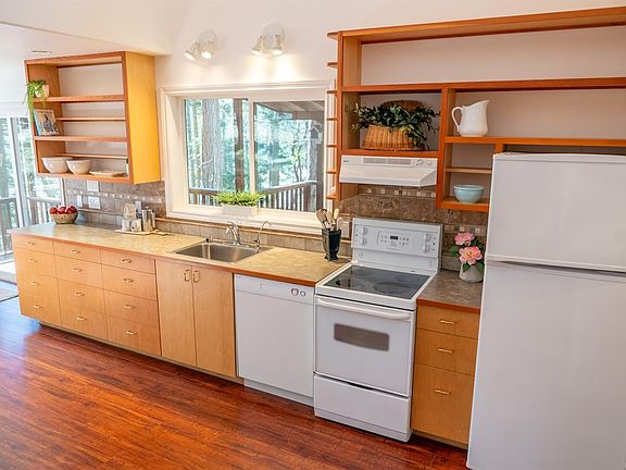 5th image of 9868 Castle Rd