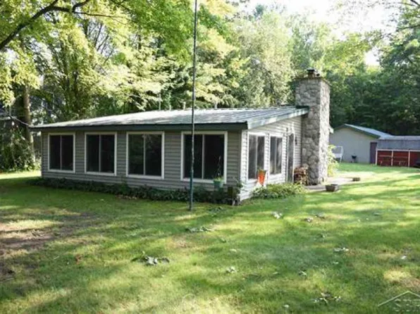 179 E Lakeshore Dr, Hope, MI 48628