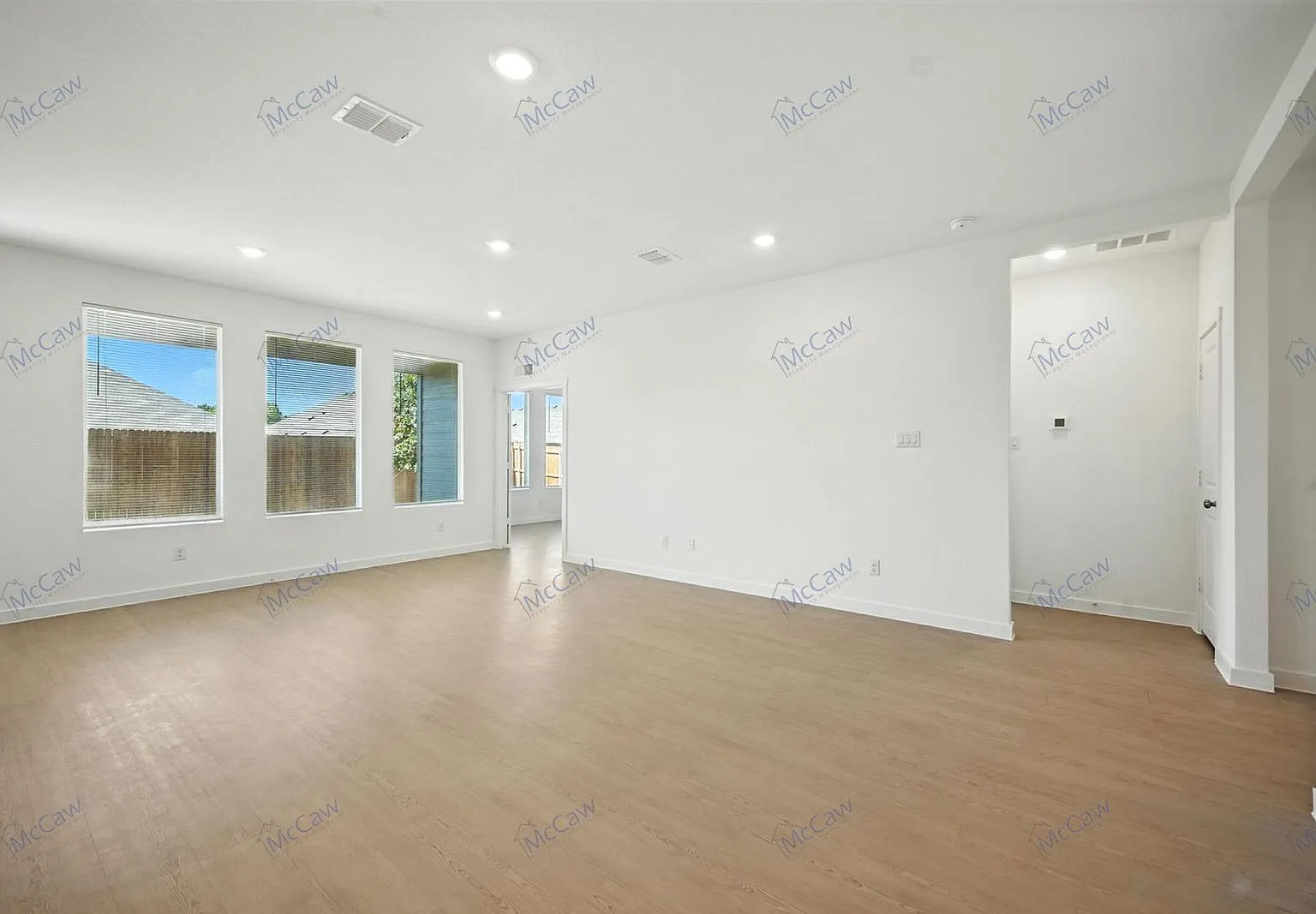 4 bed, 2.0 bath, 2062 sqft, $2,695 — Photo 4