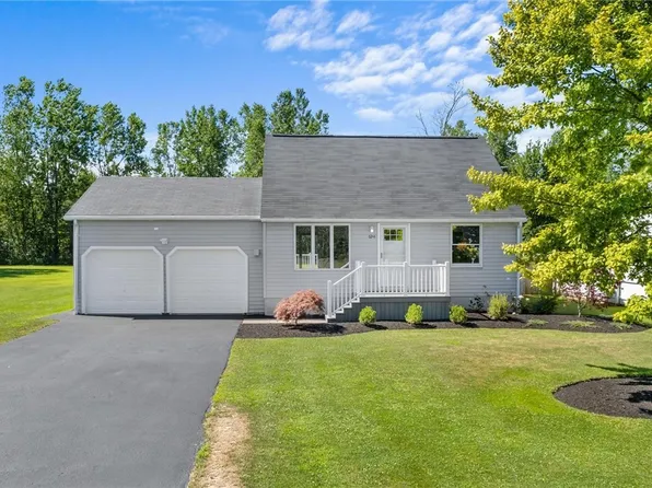 6244 Bartz Rd, Lockport, NY 14094