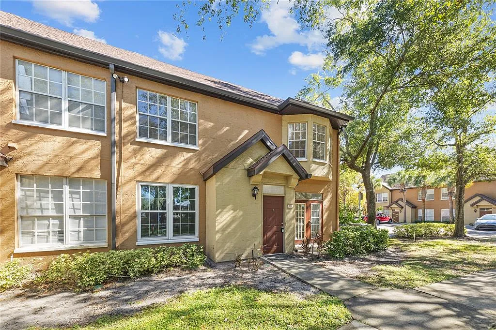1 bed, 1.0 bath, 991 sqft, $1,600 — Photo 3