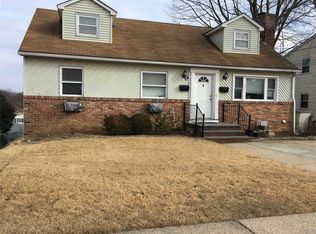 52 Marwood Rd N, Port Washington, NY 11050