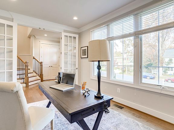 4th image of 2222 Tulip Dr