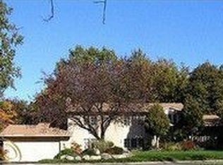 4590 Valleyview Dr, West Bloomfield, MI 48323