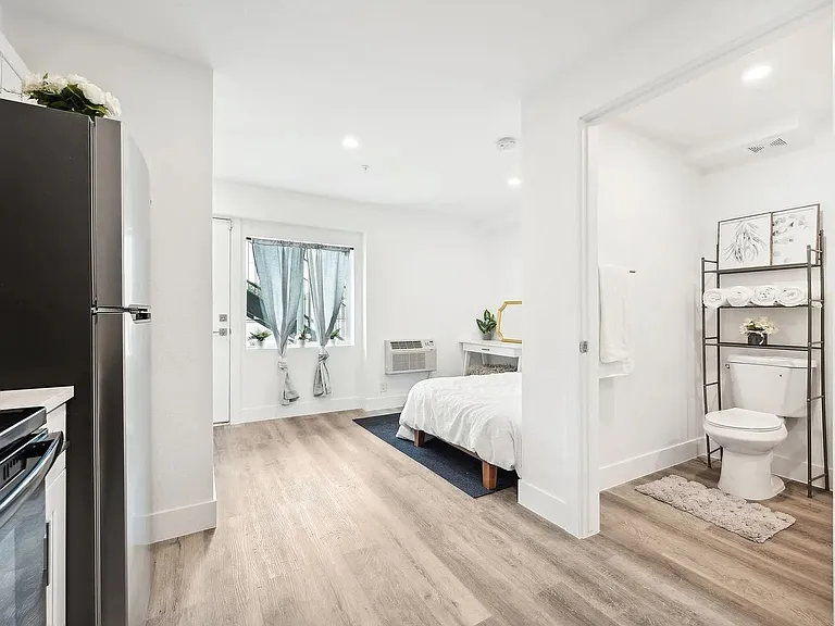 11800 E Colfax — Photo 32