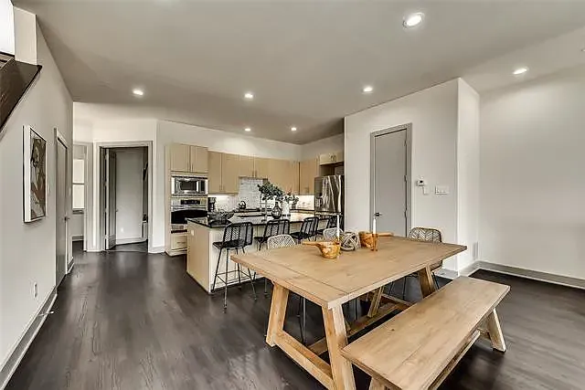 1008 Allen St — Photo 11