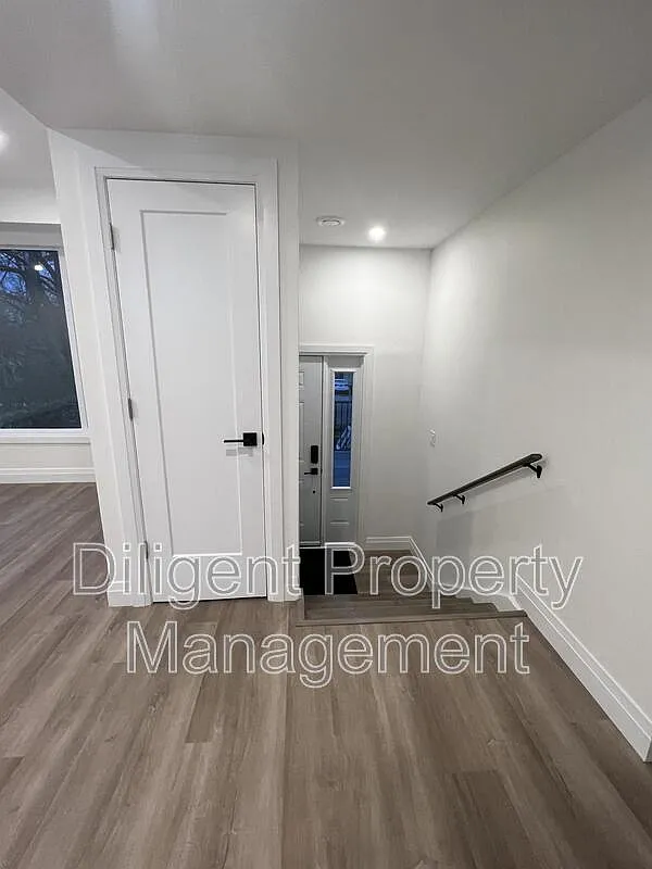 3 bed, 2.0 bath, $2,400 — Photo 3
