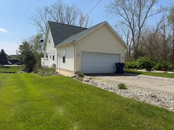 14235 Northmoor Dr, Cement City, MI 49233