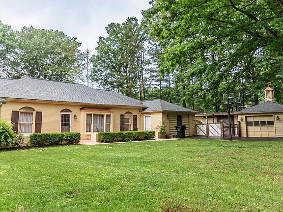 3rd image of 218 Walton Dr