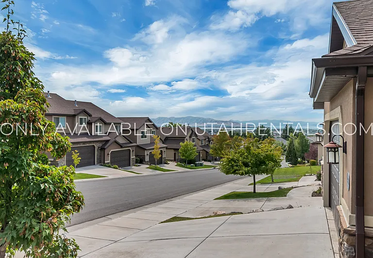 1638 E Aspen Loop — Photo 29