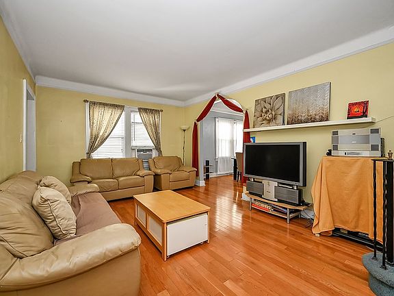 4th image of 8821 240th St