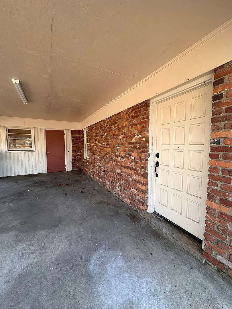 3 Bed 1 Bath Brick House — Photo 3