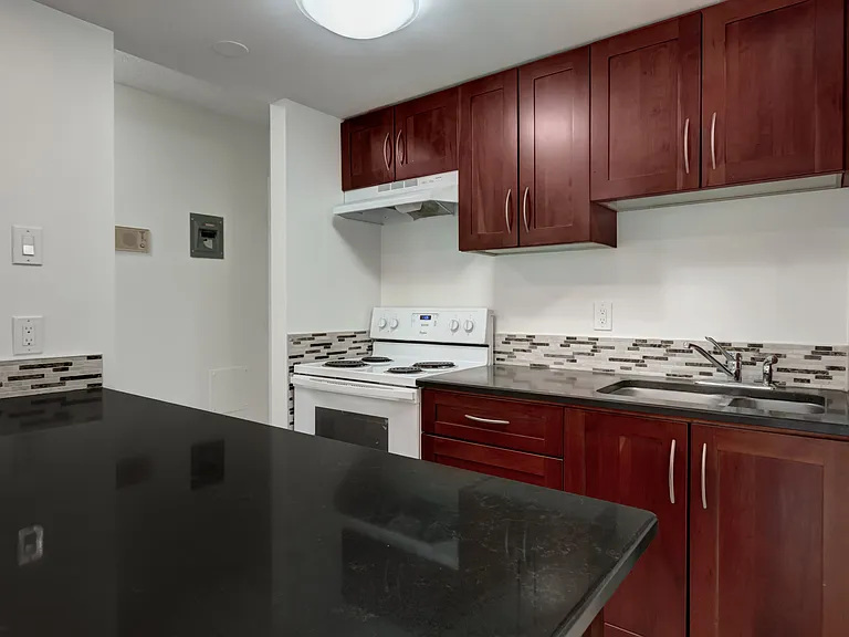 2015 11th Ave SW #204 — Photo 9
