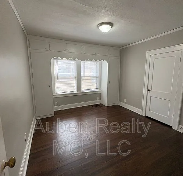 5304 Harrison St — Photo 8