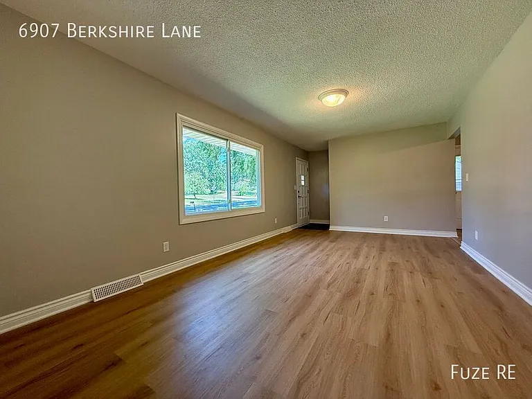 6907 Berkshire Ln — Photo 12