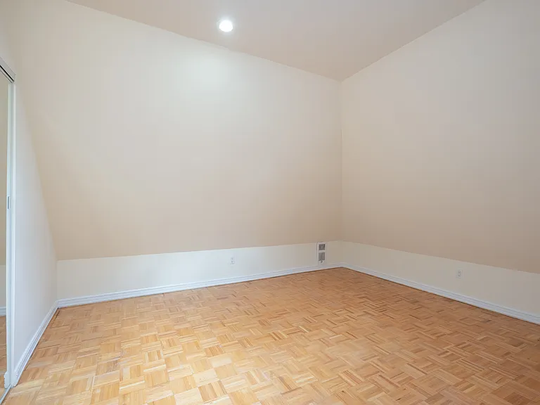 938 Avenue Rd #3 — Photo 40