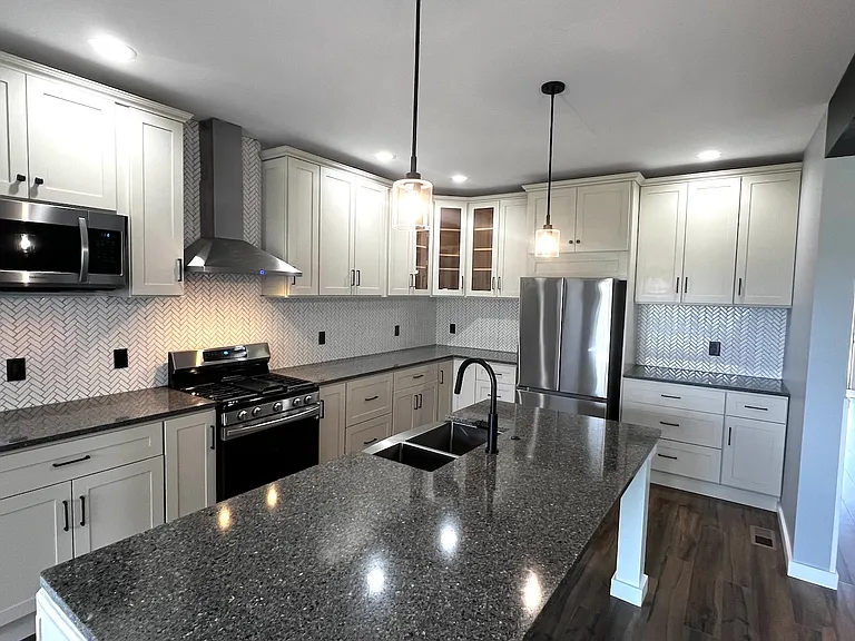 1306 Roberto Rd — Photo 8