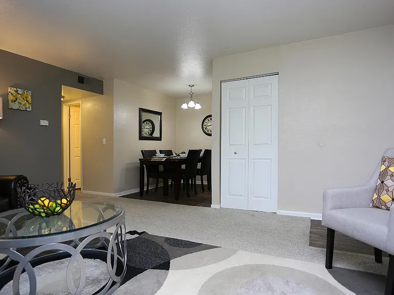 Aspenleaf Apartments — Photo 37
