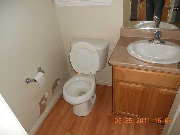 3rd image of 927 W 630 S Unit 32