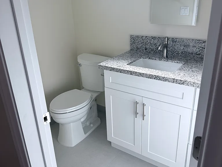 11007 Kling St #4 — Photo 8