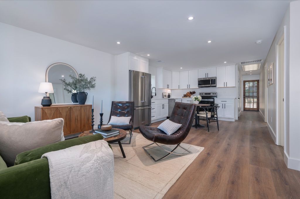 885 Granada Ave