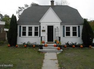 2086 Bourdon St, Muskegon, MI 49441
