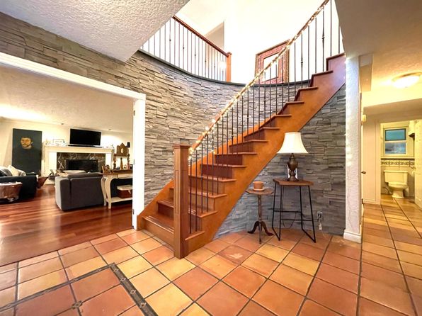 906 Pacific Dr, Delta, BC V4M 2K3