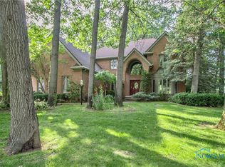 350 Pine Valley Rd, Holland, OH 43528