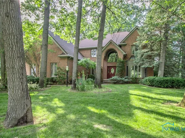 350 Pine Valley Rd, Holland, OH 43528