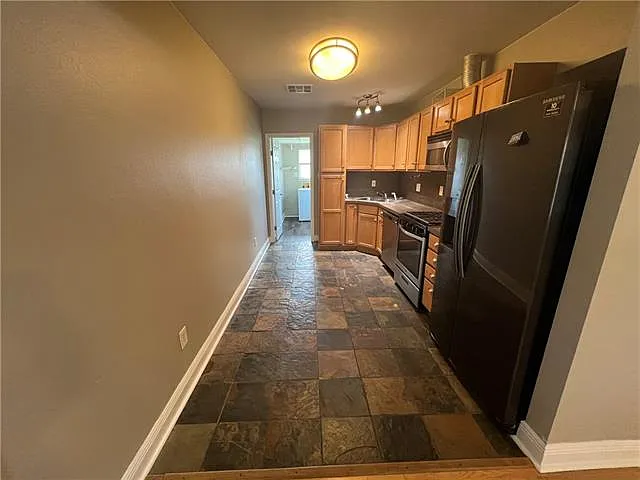 2 bed, 1.0 bath, 952 sqft, $1,200 — Photo 4