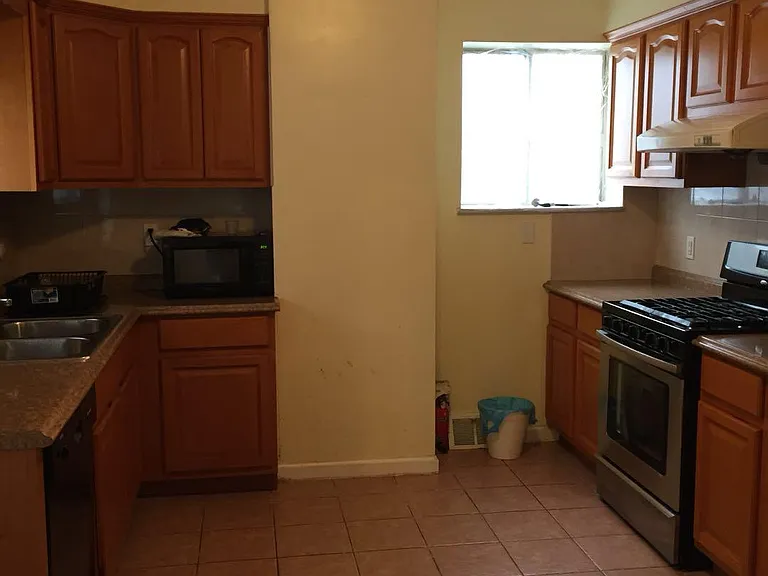 4916 Cypress St — Photo 7