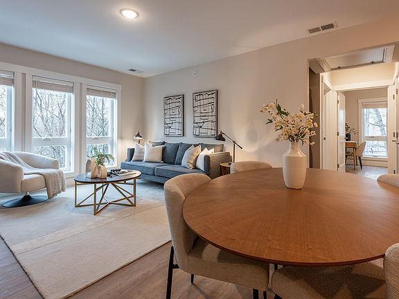 5th image of 936 Brush Hill Rd #305