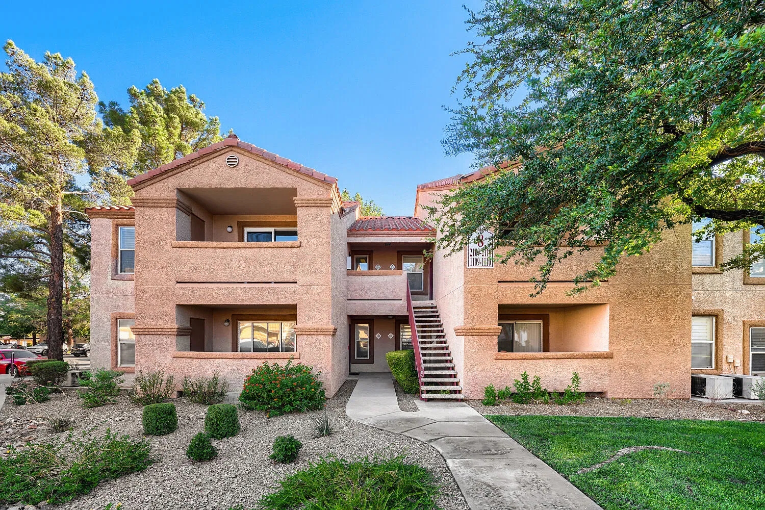 Gated 1-Bedroom Condo Near Summerlin — Photo 1