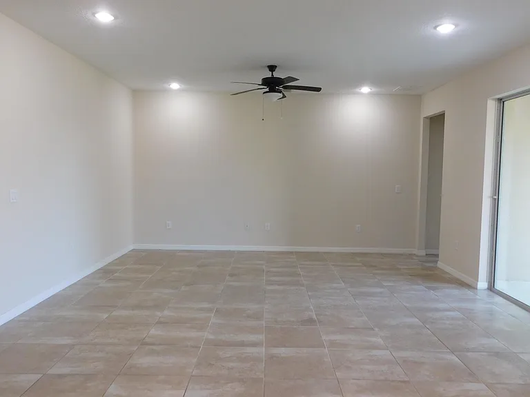 2135 Donahue Dr — Photo 9