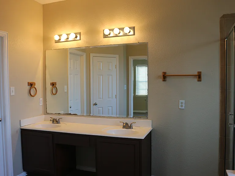 327 Regency Dr — Photo 24