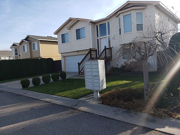 2nd image of 17918 E 1st Ln