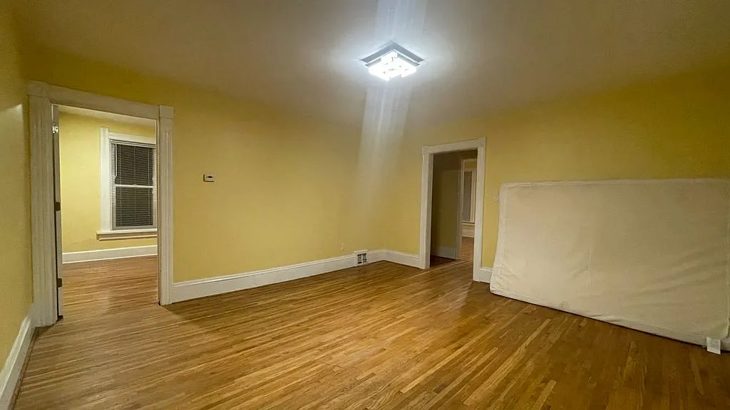 2 bed, 1100 sqft, $1,650 — Photo 3