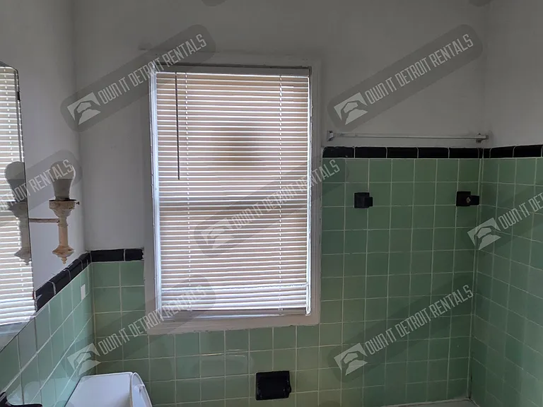 16092 Coram St — Photo 16