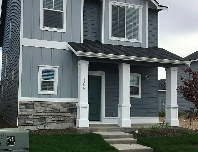 769 E Springloyd St — Photo 1
