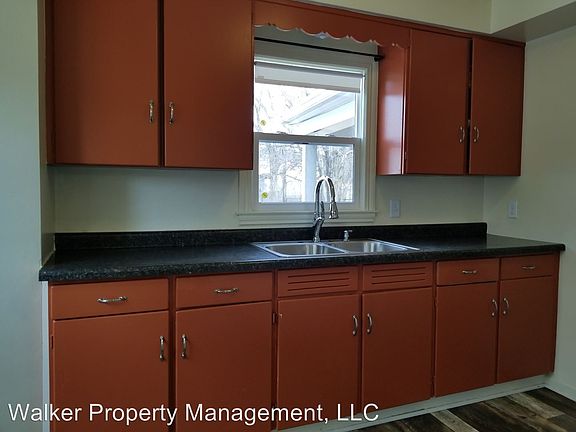 3rd image of 2623 Custer Ave