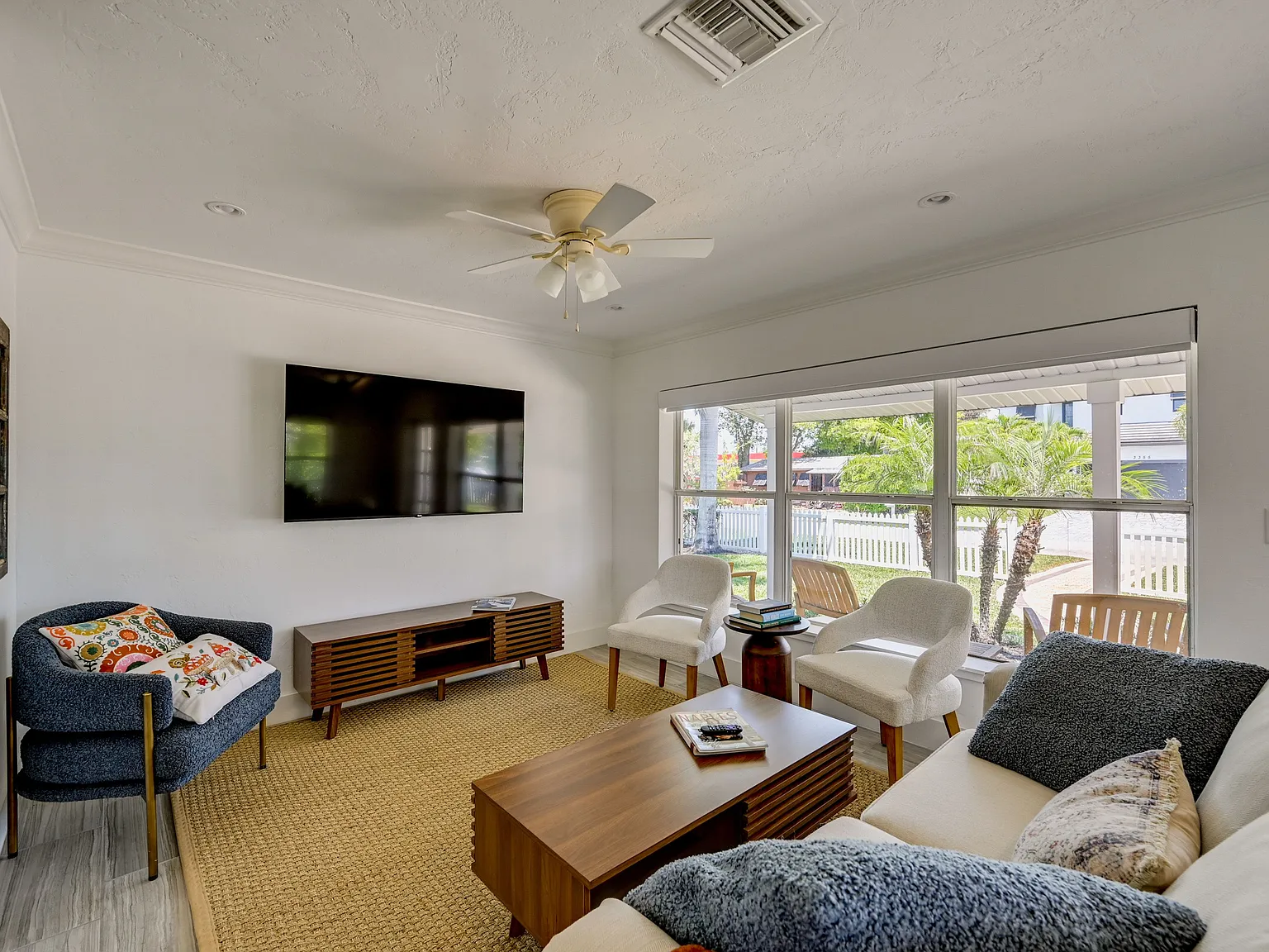 2 bed, 1041 sqft, $2,395 — Photo 4