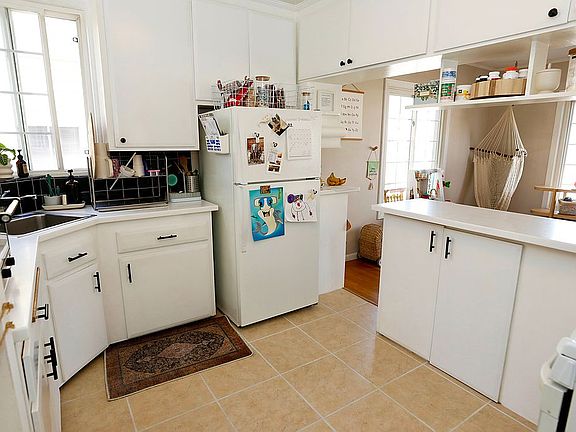 5th image of 2337-2341 Judah St