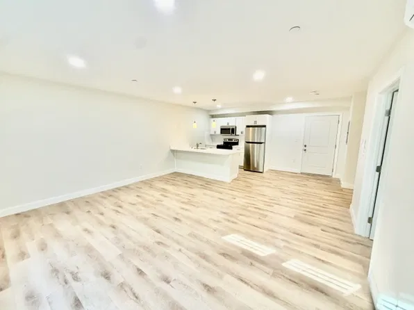 4-14 Medford St, Arlington, MA