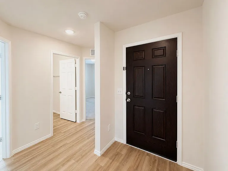 4533 Greenham Ln — Photo 4