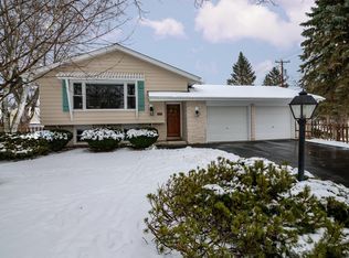 W69N504 Juniper Ln, Cedarburg, WI 53012