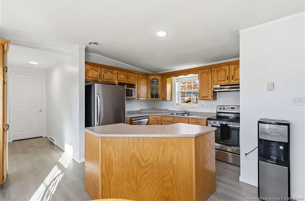 3 bed, 2.0 bath, 1152 sqft, $189,900 — Photo 3