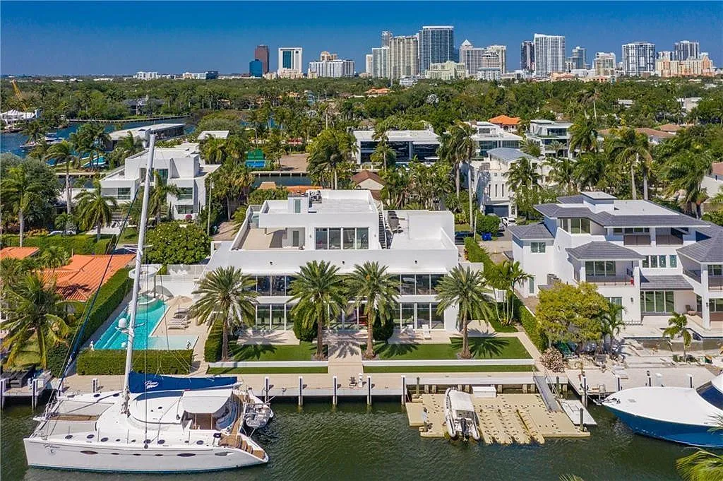 6 bed, 7.5 bath, 7788 sqft, $75,000 — Photo 2